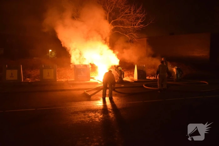 Brand in meerdere papiercontainers