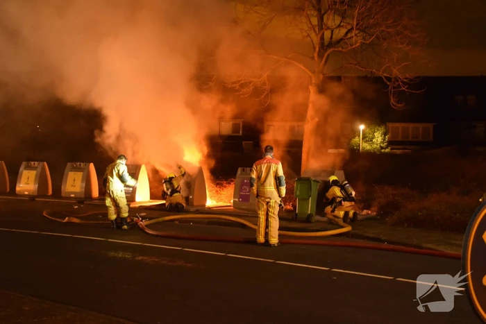 Brand in meerdere papiercontainers