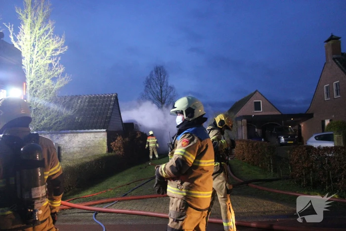 Schuur uitgebrand in tuin