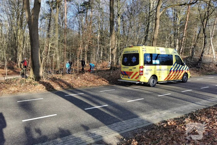 Mountainbiker slaat over de kop