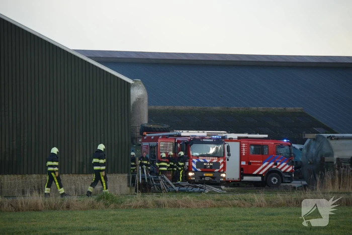 Grote brand in loods met stro-opslag