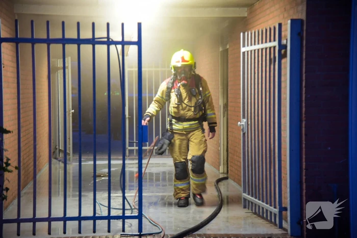 Woningen ontruimd door brand in kelderbox