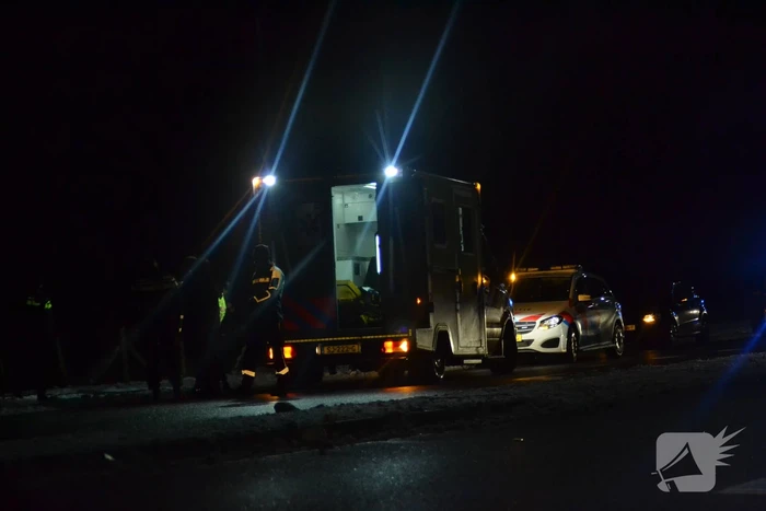 Auto raakt van de weg door gladheid
