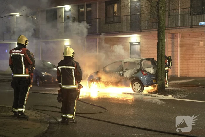 Auto volledig uitgebrand