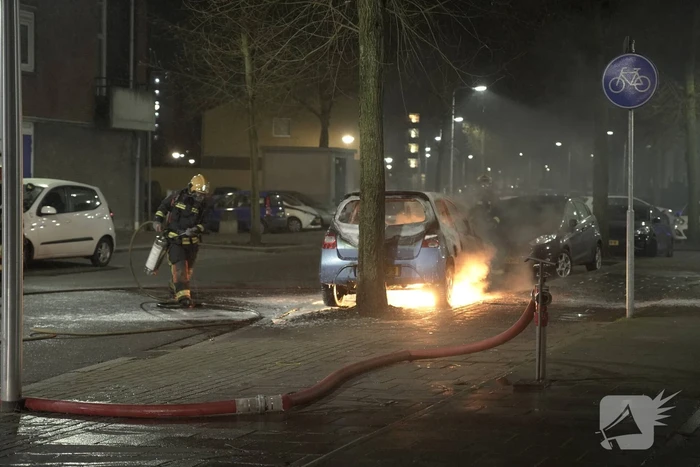 Auto volledig uitgebrand