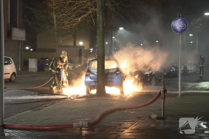 Auto volledig uitgebrand