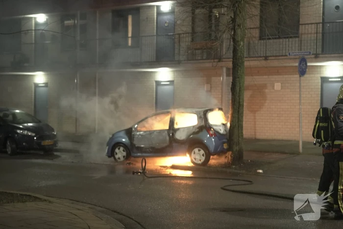 Auto volledig uitgebrand