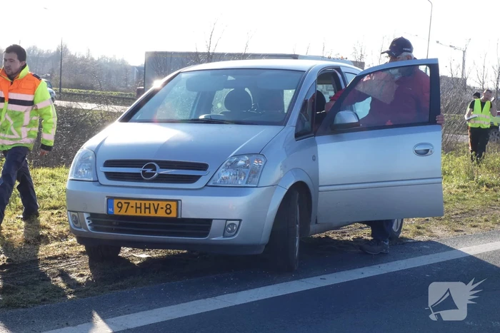 Meerdere voertuigen botsen op toerit