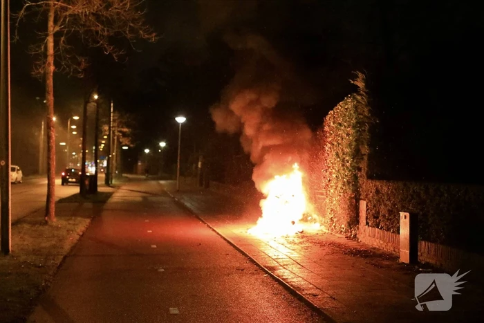 Bezorgscooter De Beren gaat in vlammen op