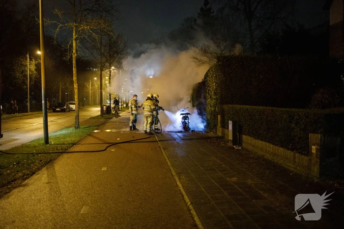 Bezorgscooter De Beren gaat in vlammen op
