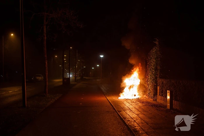 Bezorgscooter De Beren gaat in vlammen op