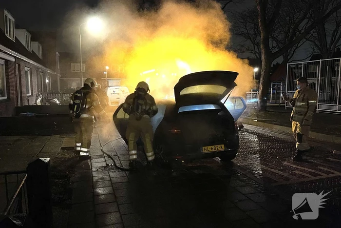 Auto vat vlam in Soesterkwartier