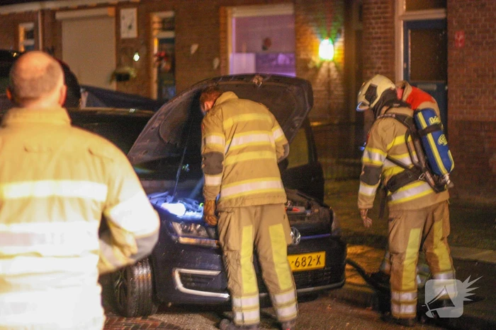 Auto vat vlam in Soesterkwartier