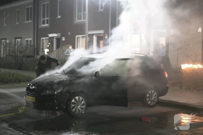Auto volledig uitgebrand