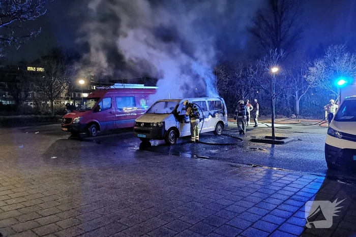 Taxi van Bolderman helemaal uitgebrand