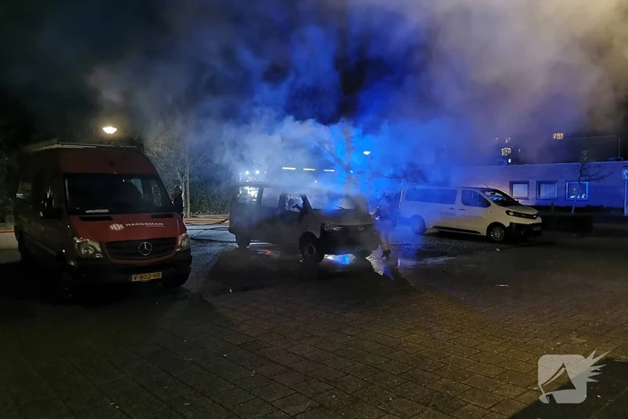 Taxi van Bolderman helemaal uitgebrand