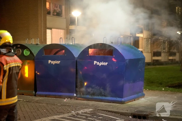 Brand in tweetal papiercontainers