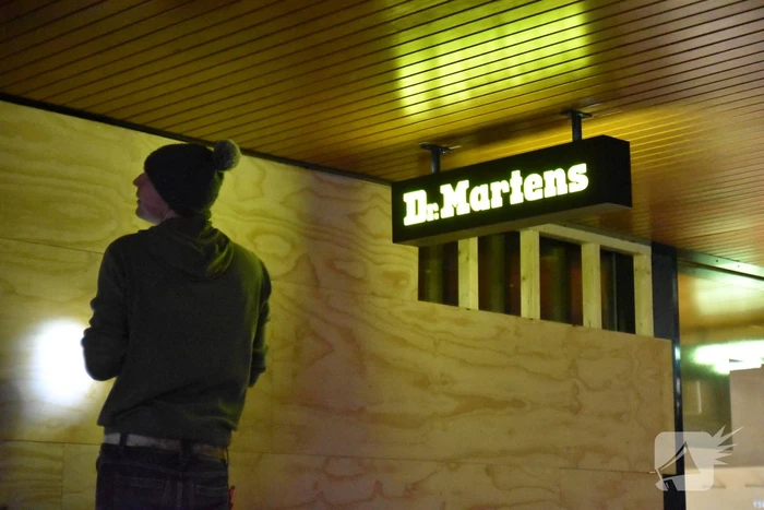 Voorbereiding voor avondklokrellen Lijnbaankwartier