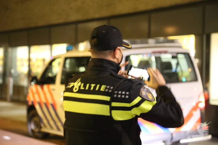 Winkelcentrum afgesloten door forse politiemacht