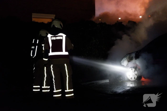 Auto verwoest door brand
