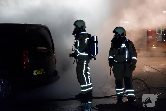 Auto verwoest door brand