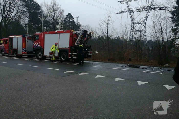 Auto in de kreukels bij verkeersongeval