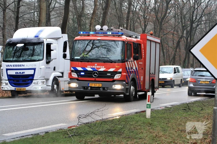 Auto in de kreukels bij verkeersongeval