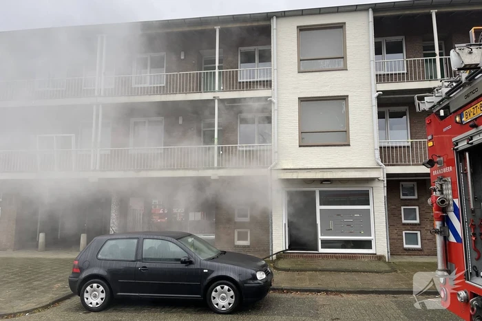 Grote brand in portiekflat