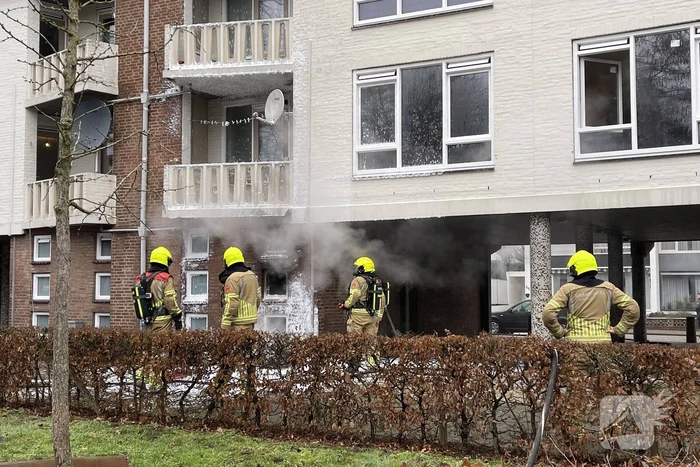 Grote brand in portiekflat