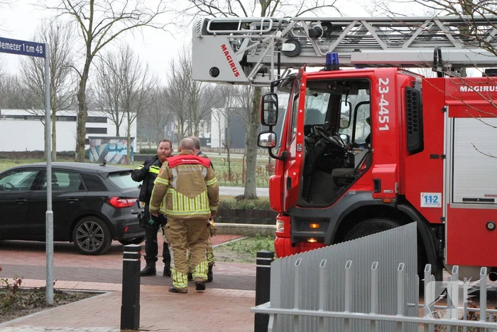Rechercheurs doen onderzoek in appartement
