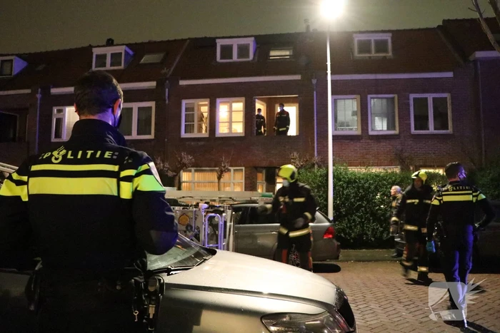 Persoon uit woning gehaald