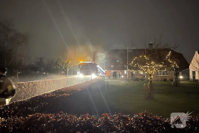 Veel rook door schoorsteenbrand