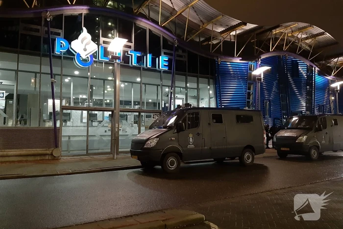 Marechaussee en politie staan paraat voor ongeregeldheden