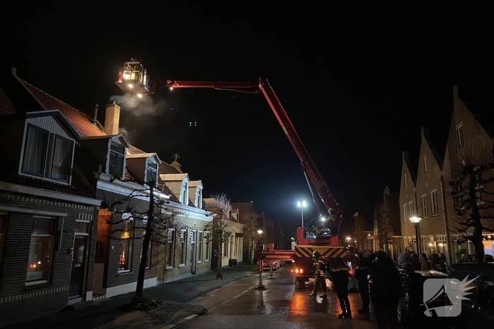 Brand in schoorsteen van woning