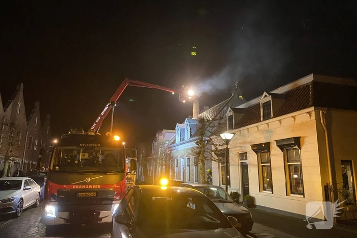 Brand in schoorsteen van woning