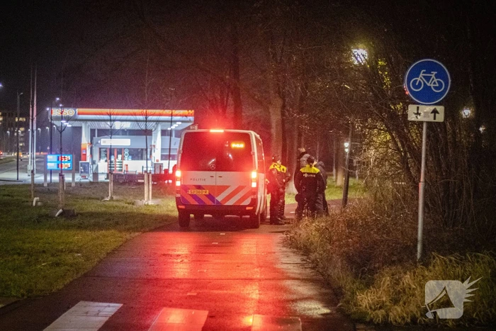 Politie houdt verkeerscontrole in Schalkwijk