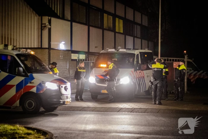 Politie houdt verkeerscontrole in Schalkwijk