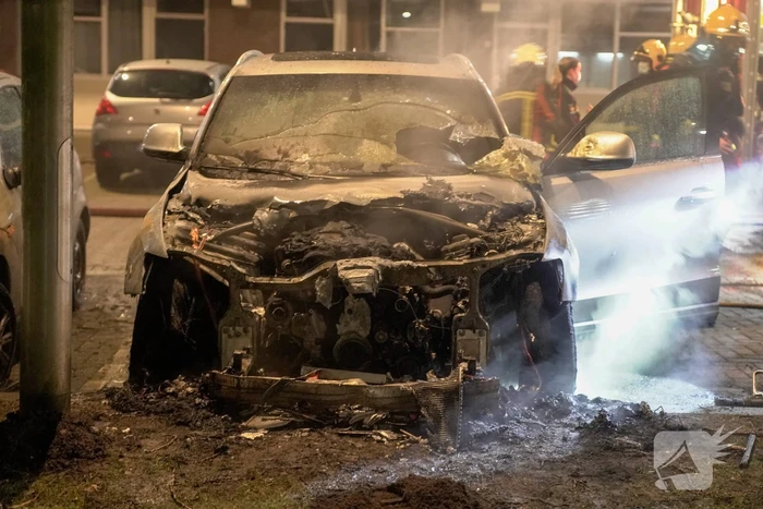 Zoveelste autobrand tijdens avondklok