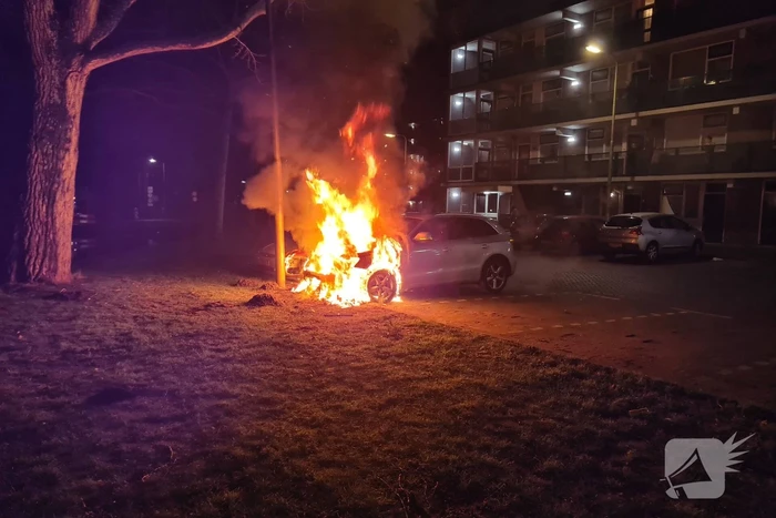 Zoveelste autobrand tijdens avondklok