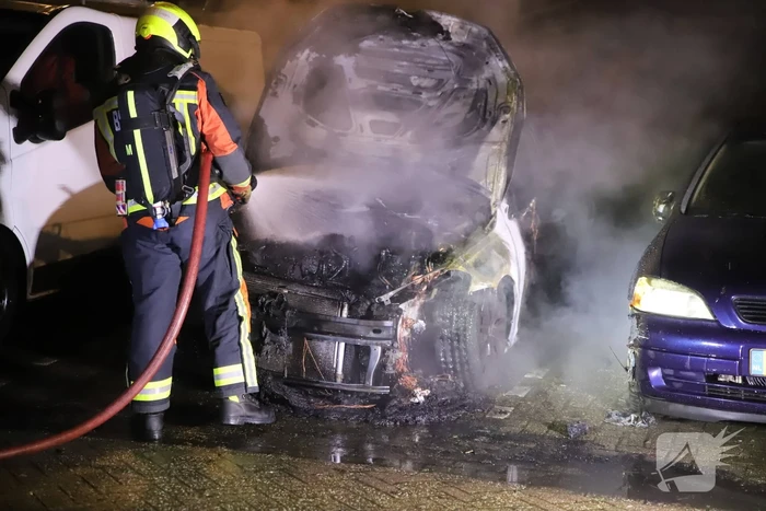 Volkswagen Golf gaat in vlammen op
