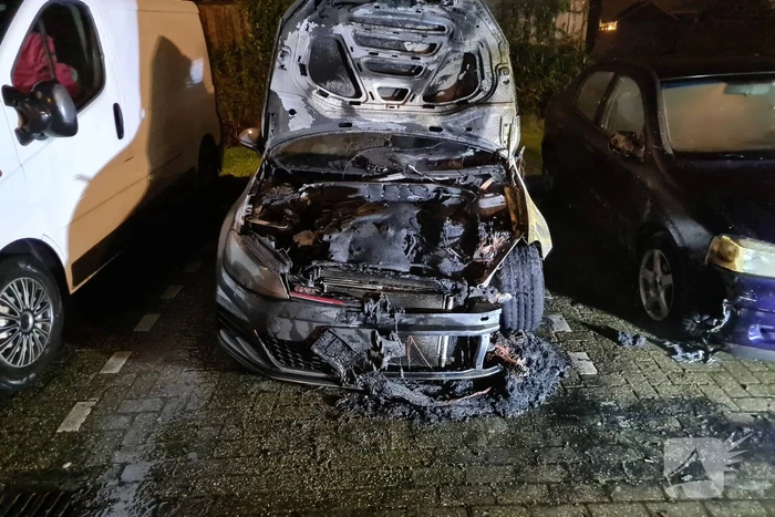 Volkswagen Golf gaat in vlammen op