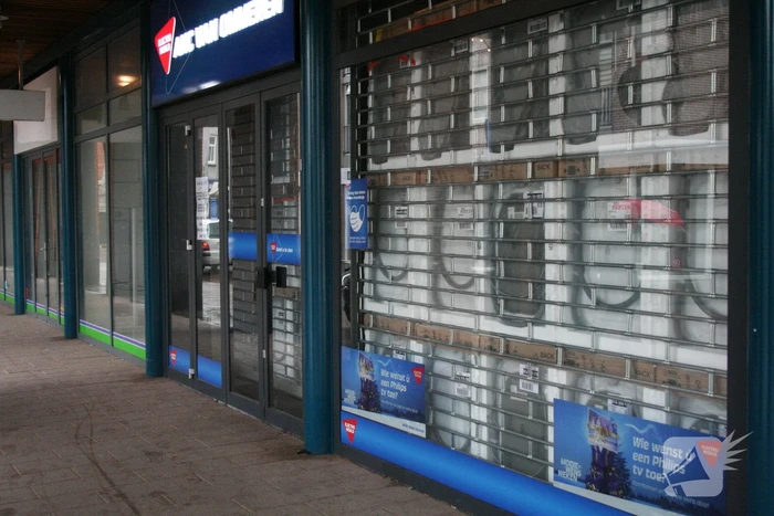 Ondernemers barricaderen winkels voor eventuele rellen