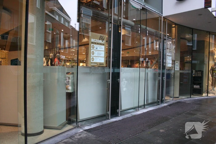 Ondernemers barricaderen winkels voor eventuele rellen