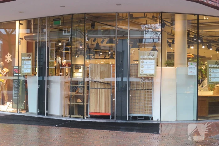 Ondernemers barricaderen winkels voor eventuele rellen