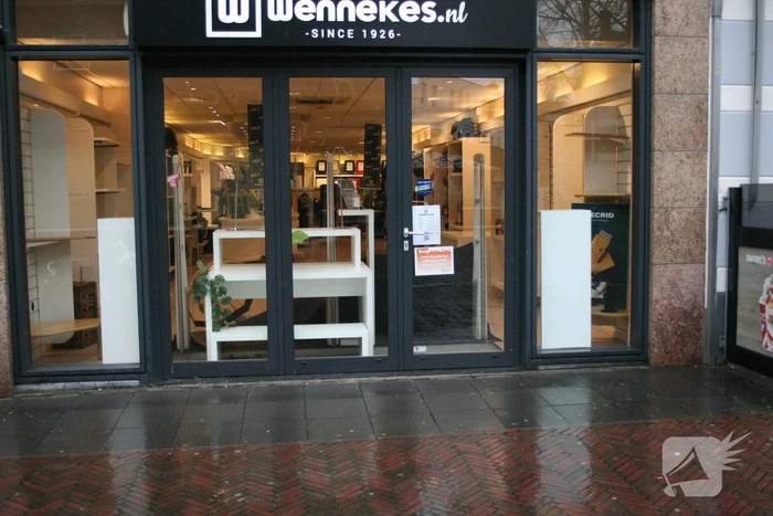 Ondernemers barricaderen winkels voor eventuele rellen
