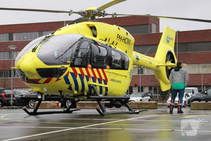 Corona-traumahelikopter landt voor vervoer van patiënt