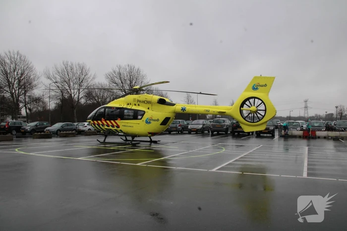 Corona-traumahelikopter landt voor vervoer van patiënt