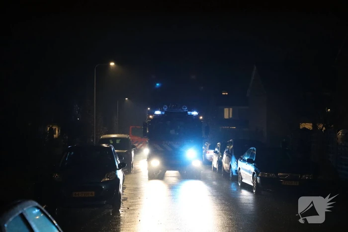 Brandweer veegt schoorsteen na vermoedelijke brand