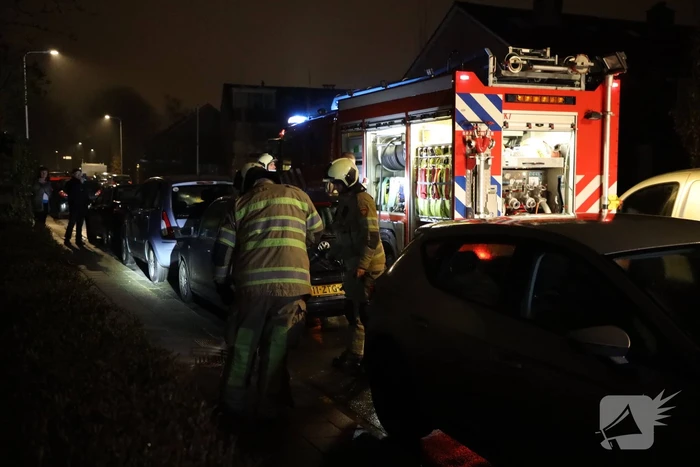 Brandweer veegt schoorsteen na vermoedelijke brand