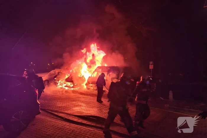 Postpakketten verwoest door brand in bestelbussen